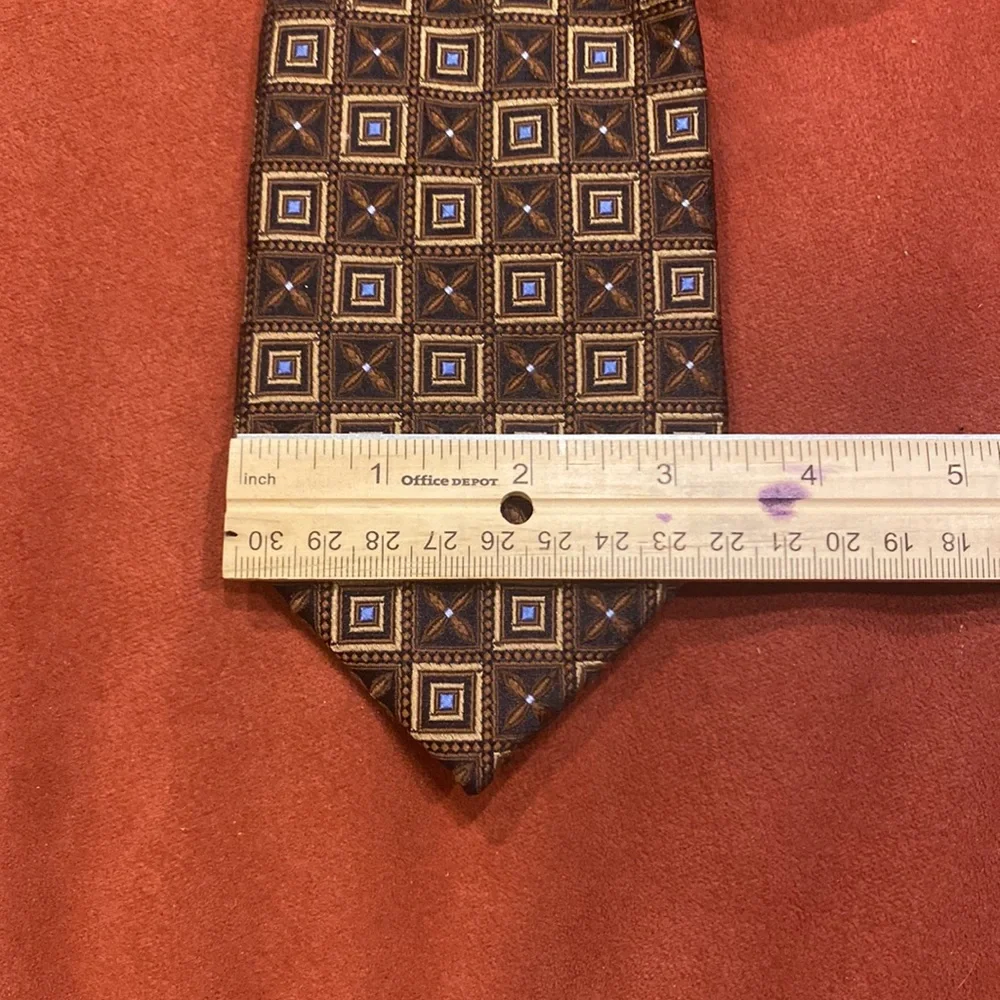 JoS.A.  Bank NWOT hand made brown and tan silk tie